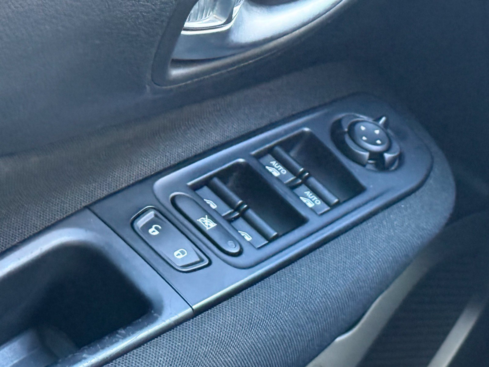Used 2021 Jeep Renegade Latitude w/ Luxury Group II AWD/4WD image 31