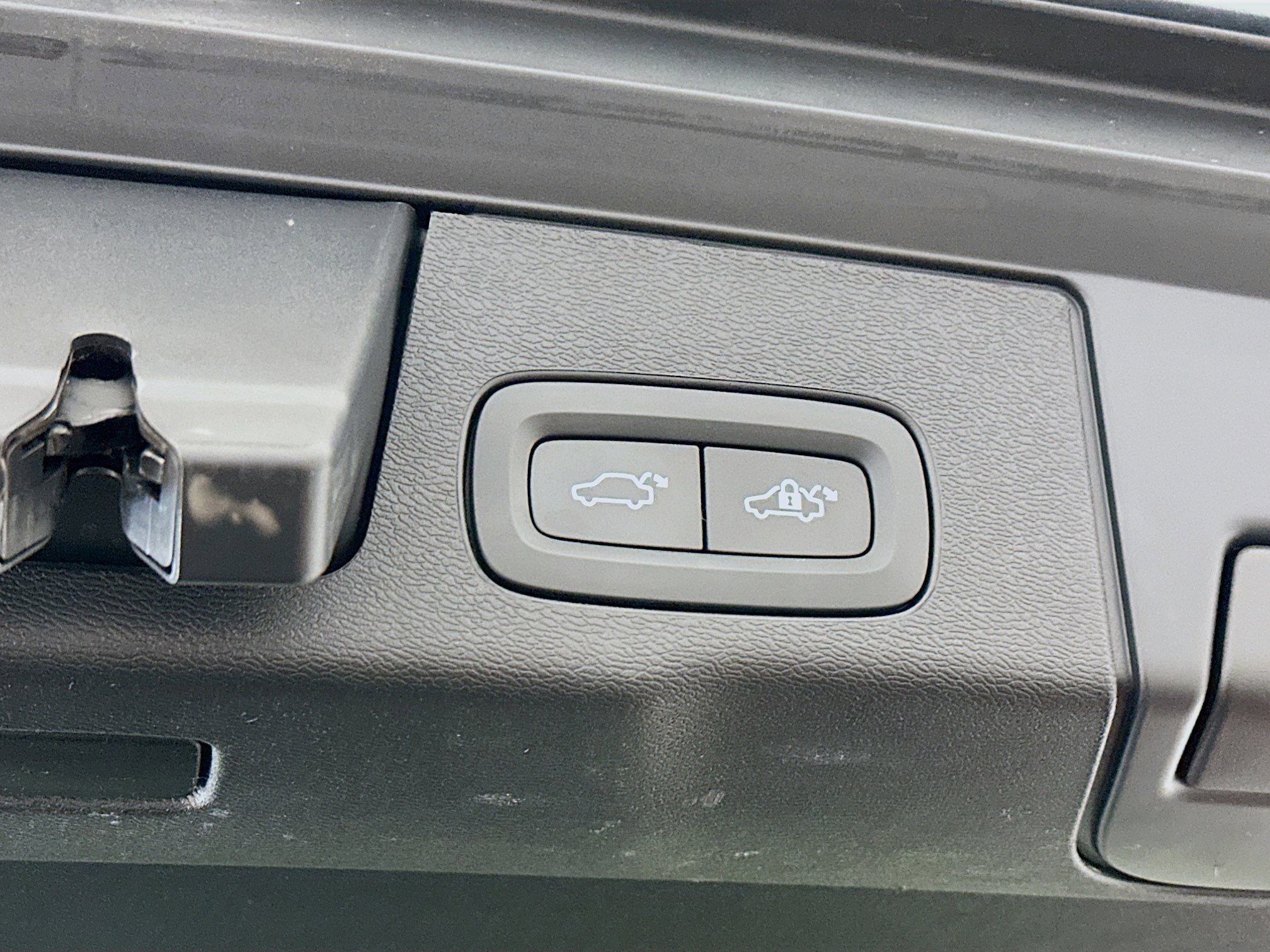 Used 2023 Volvo XC60 B5 Core image 32