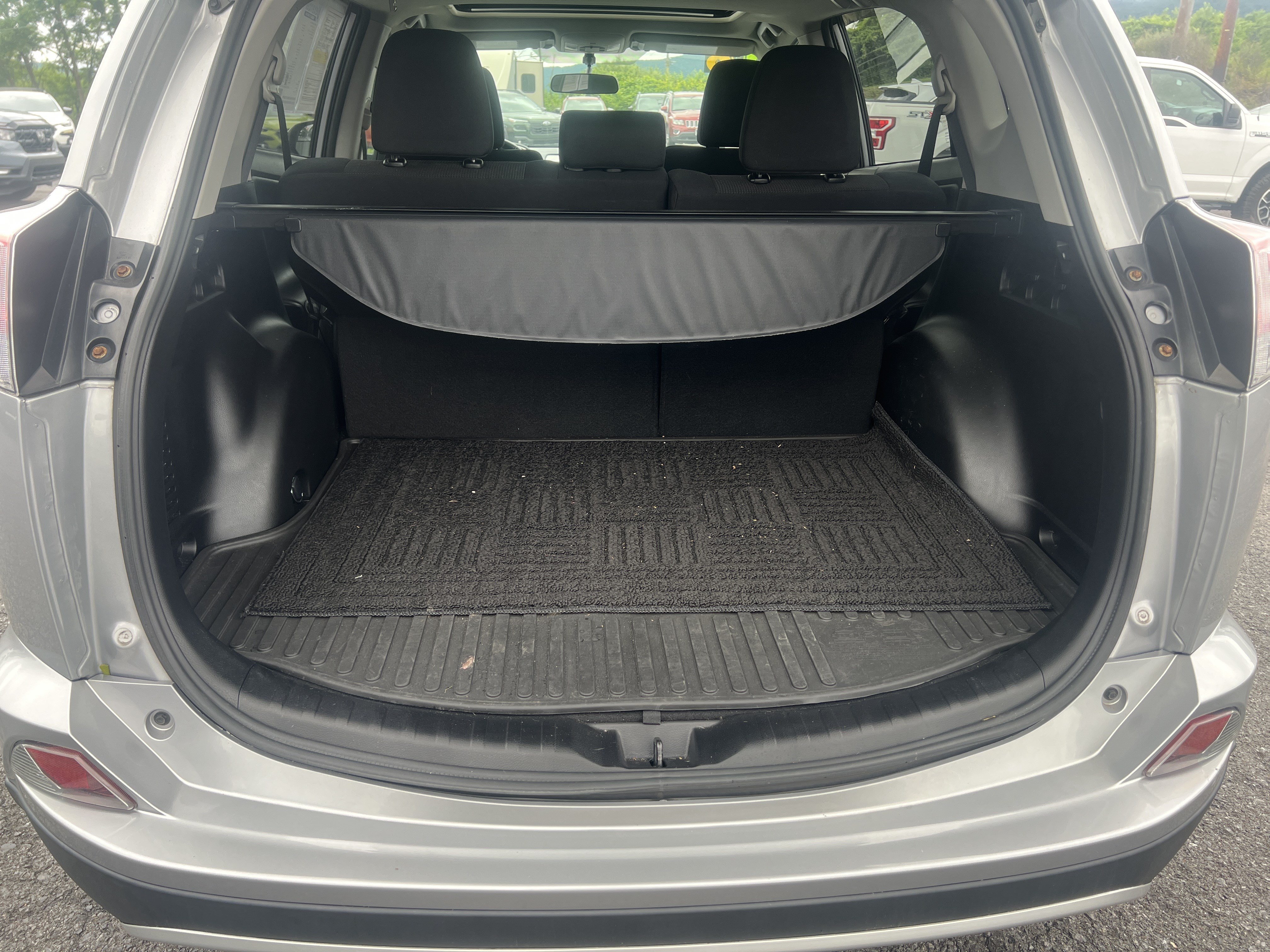 Used 2016 Toyota RAV4 XLE w/ Protection Package AWD/4WD video 5
