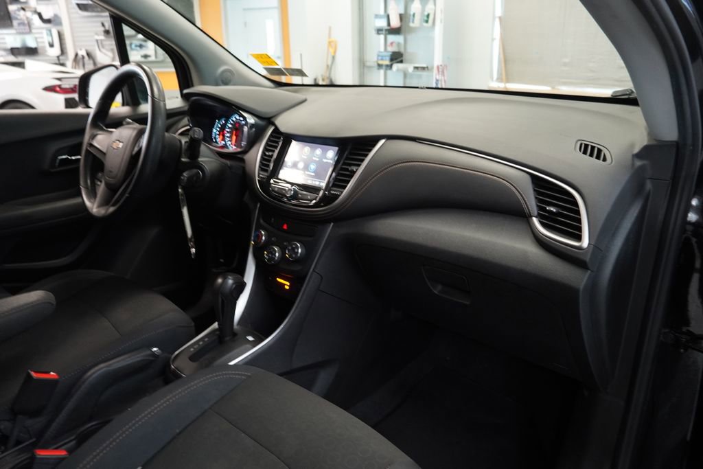 Used 2018 Chevrolet Trax LS FWD image 33