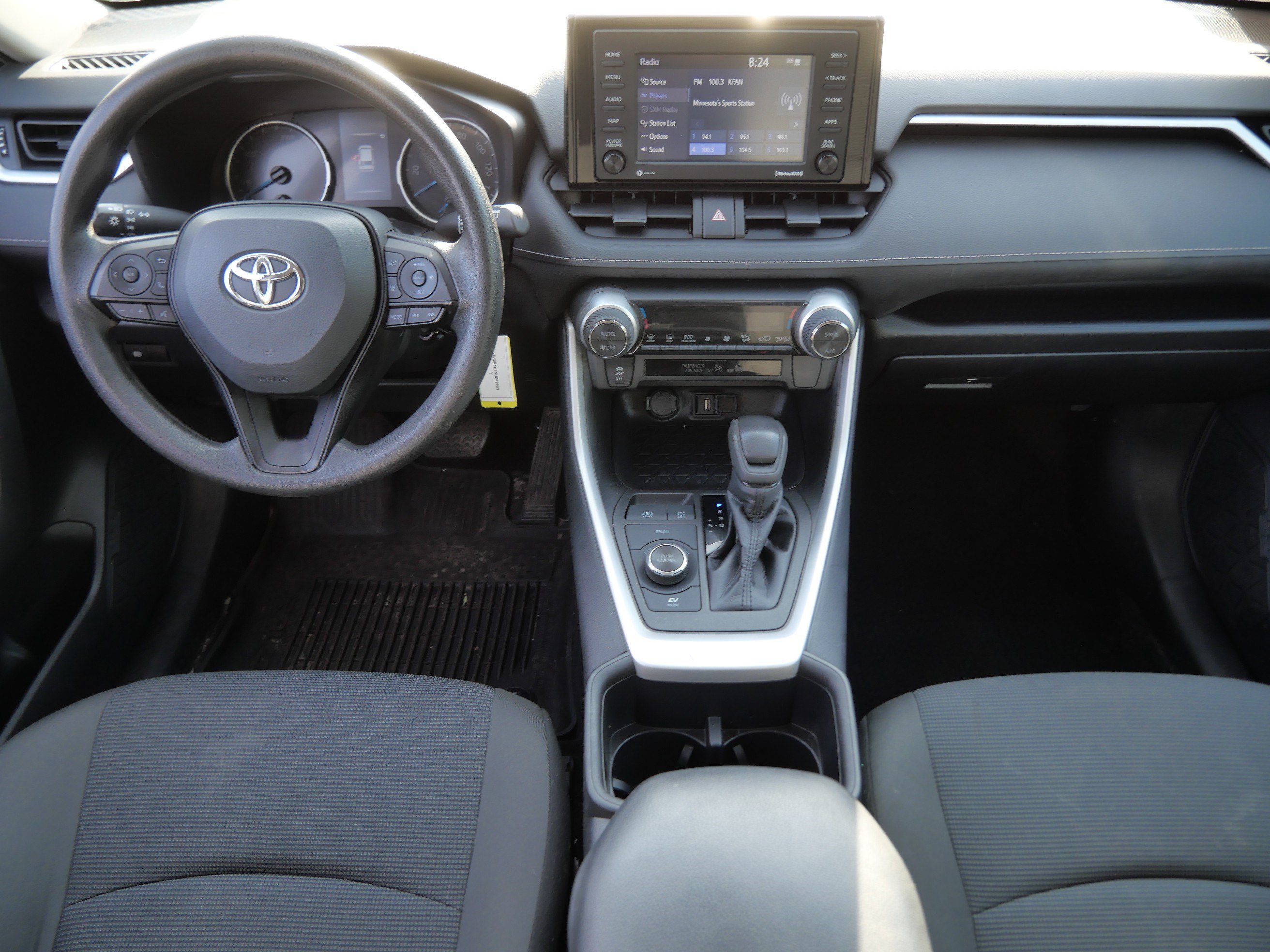 Certified 2022 Toyota RAV4 LE AWD/4WD image 11