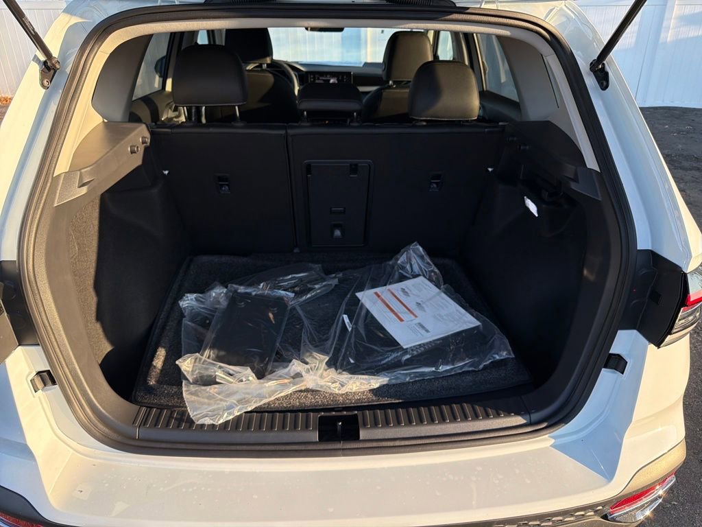 New 2026 Volkswagen Taos SEL image 26