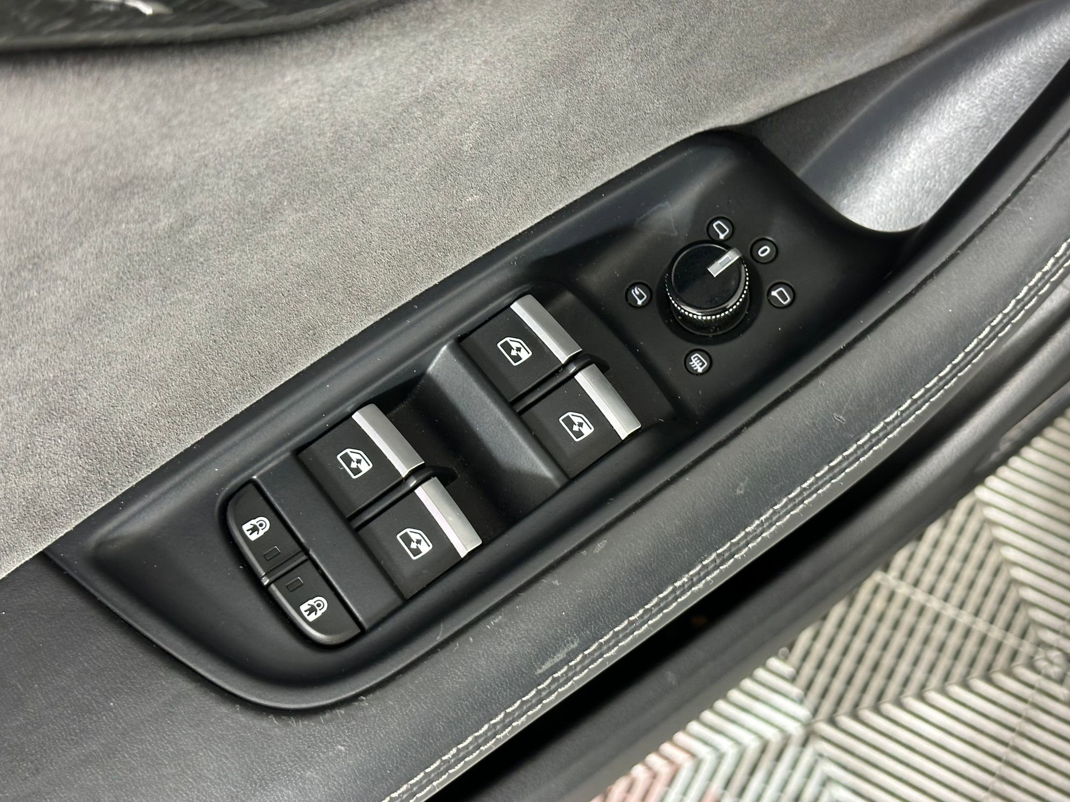 Used 2021 Audi SQ8 Premium Plus w/ Luxury Package image 22