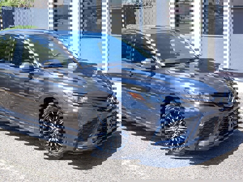 Used 2021 Toyota Camry SE image 3