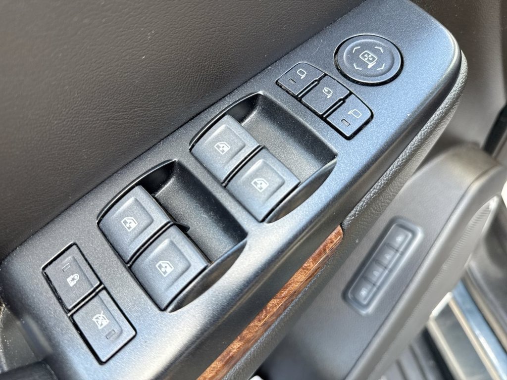 Used 2020 Chevrolet Suburban Premier AWD/4WD image 13