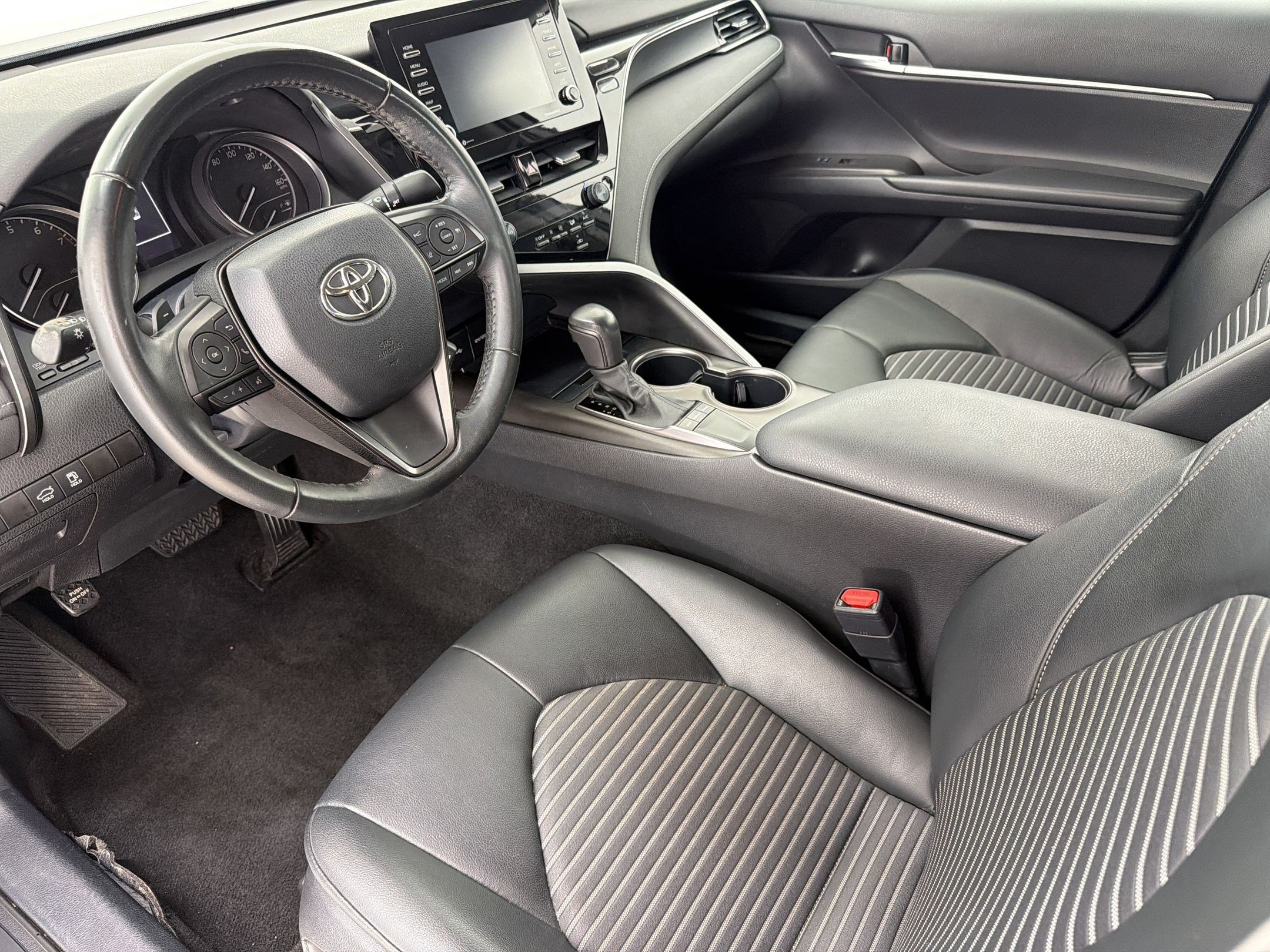 Used 2023 Toyota Camry SE FWD image 4