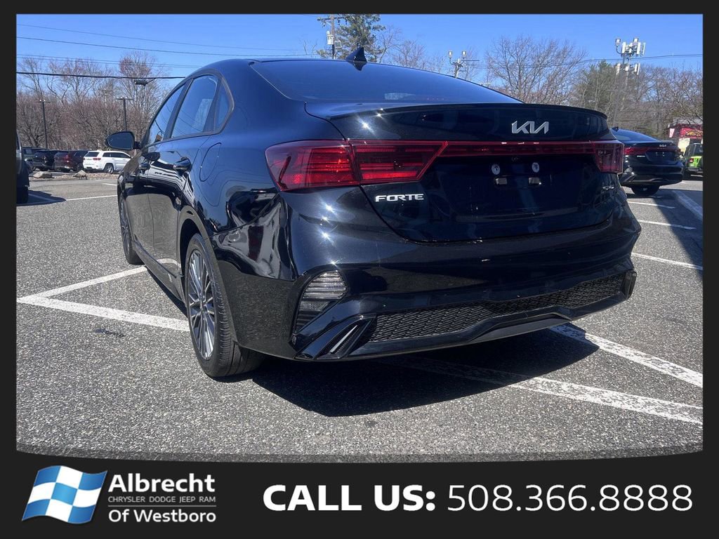 Used 2023 Kia Forte GT-Line w/ GT-Line Premium Package FWD image 3