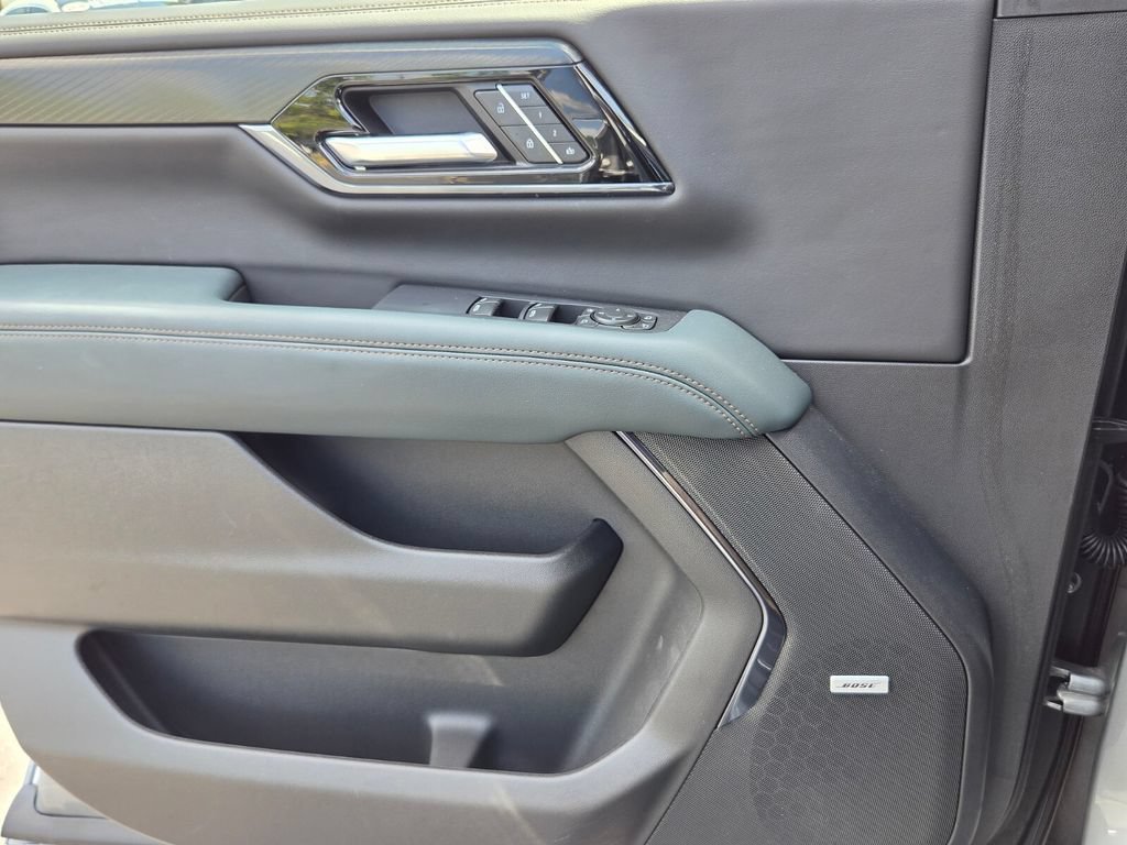 Used 2025 GMC Yukon AT4 w/ AT4 Premium Package AWD/4WD image 28