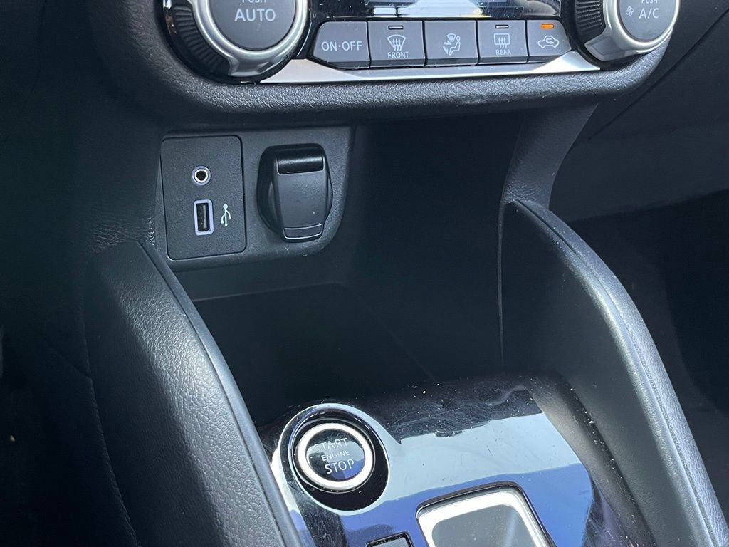 Used 2020 Nissan Versa SR FWD image 19