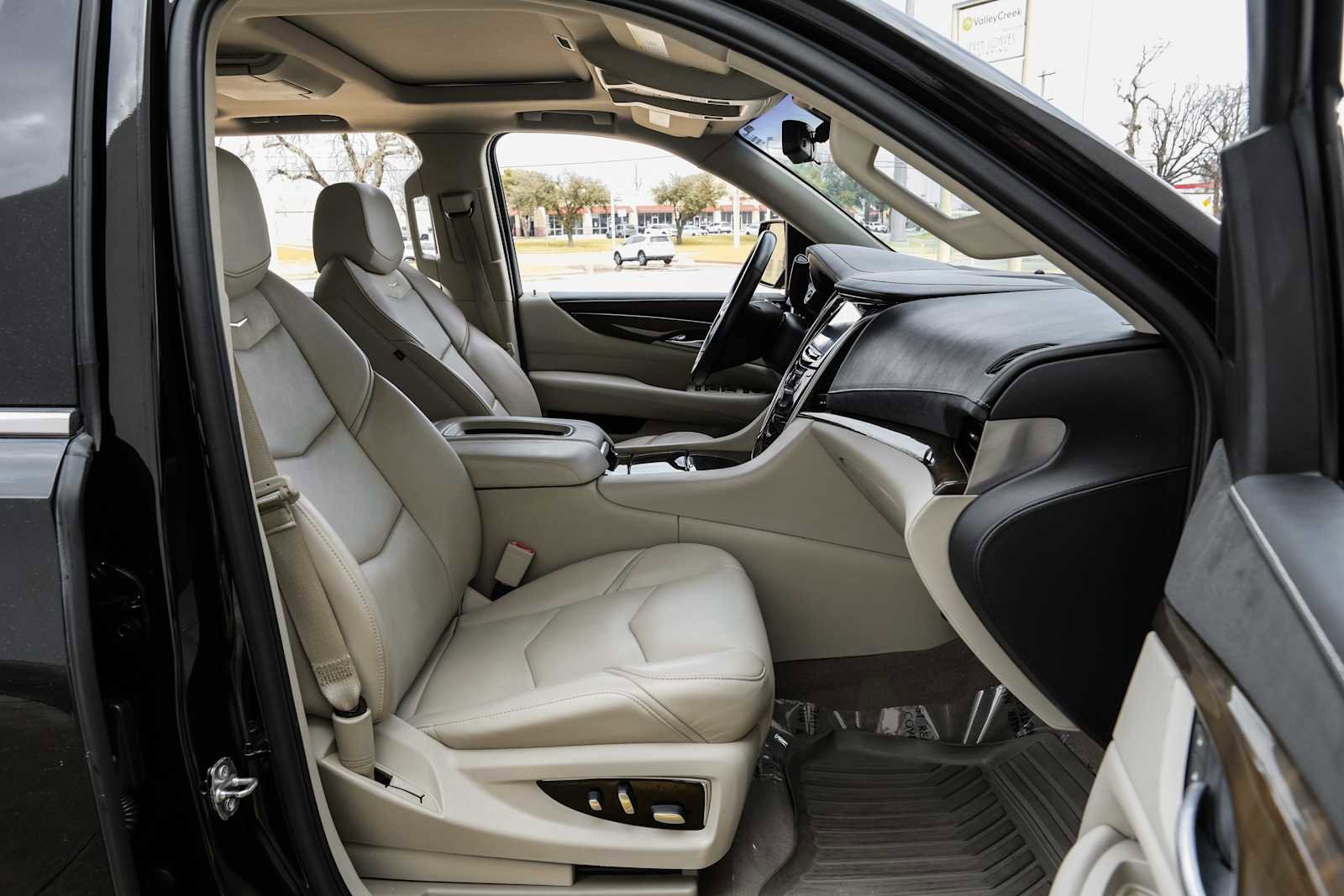 Used 2019 Cadillac Escalade Luxury image 38