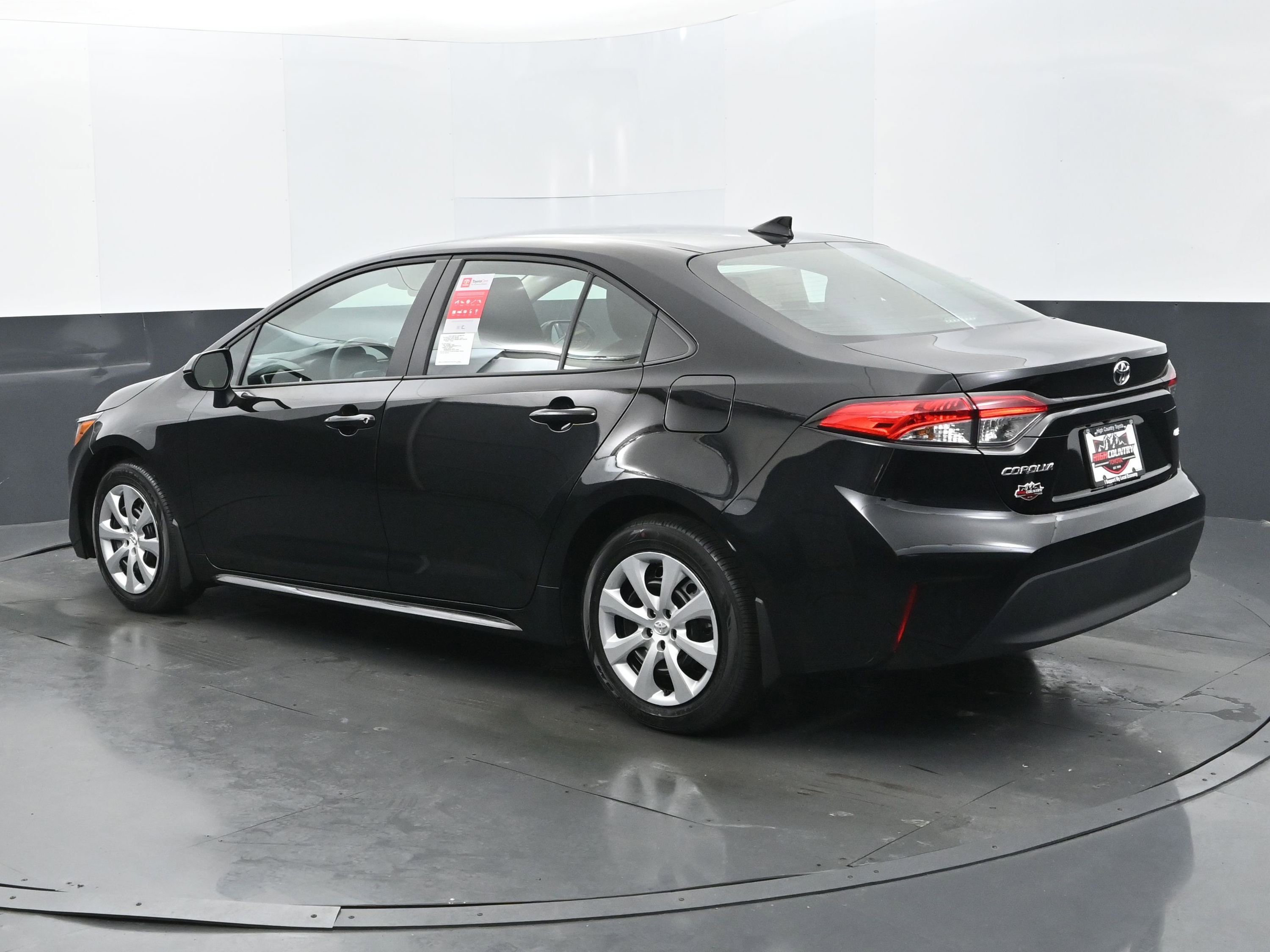 Used 2025 Toyota Corolla LE image 3