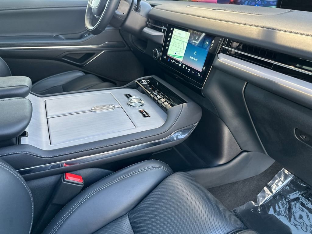 Certified 2025 Lincoln Navigator Reserve image 14