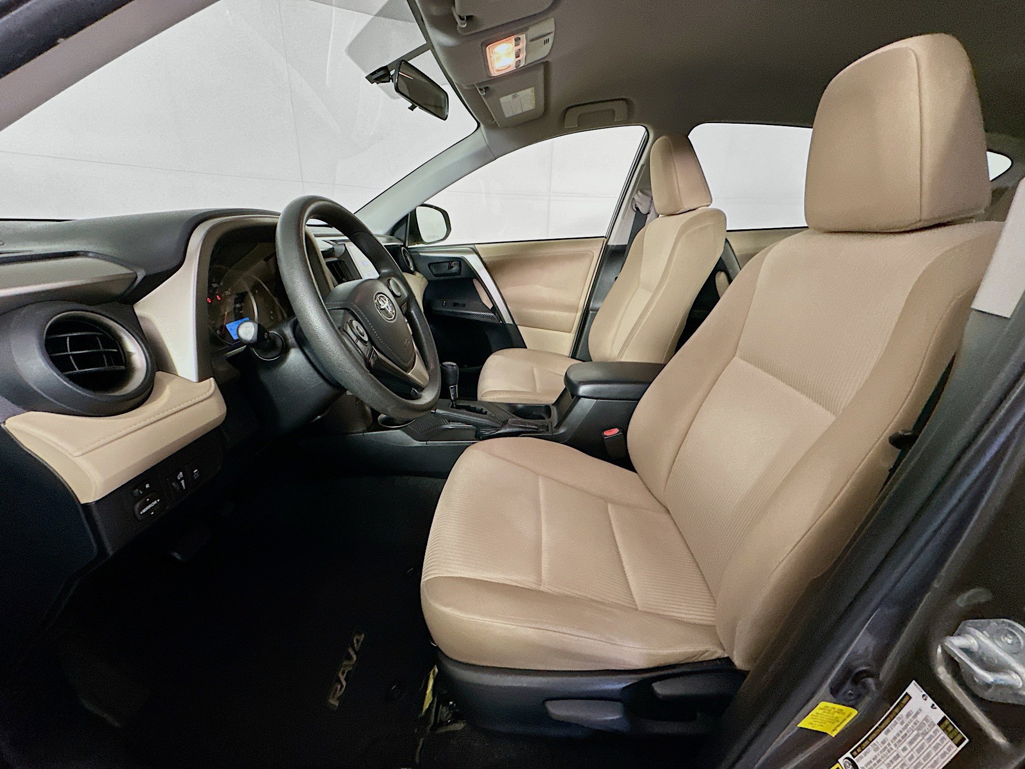 Used 2013 Toyota RAV4 LE FWD image 13