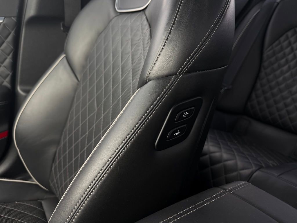 Used 2019 Genesis G70 3.3T Advanced w/ Sport Package image 21