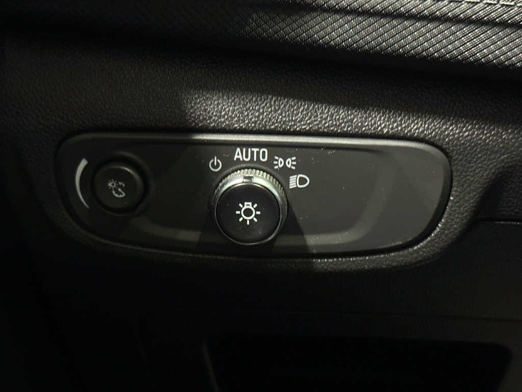 Used 2025 Chevrolet TrailBlazer LT AWD/4WD image 31