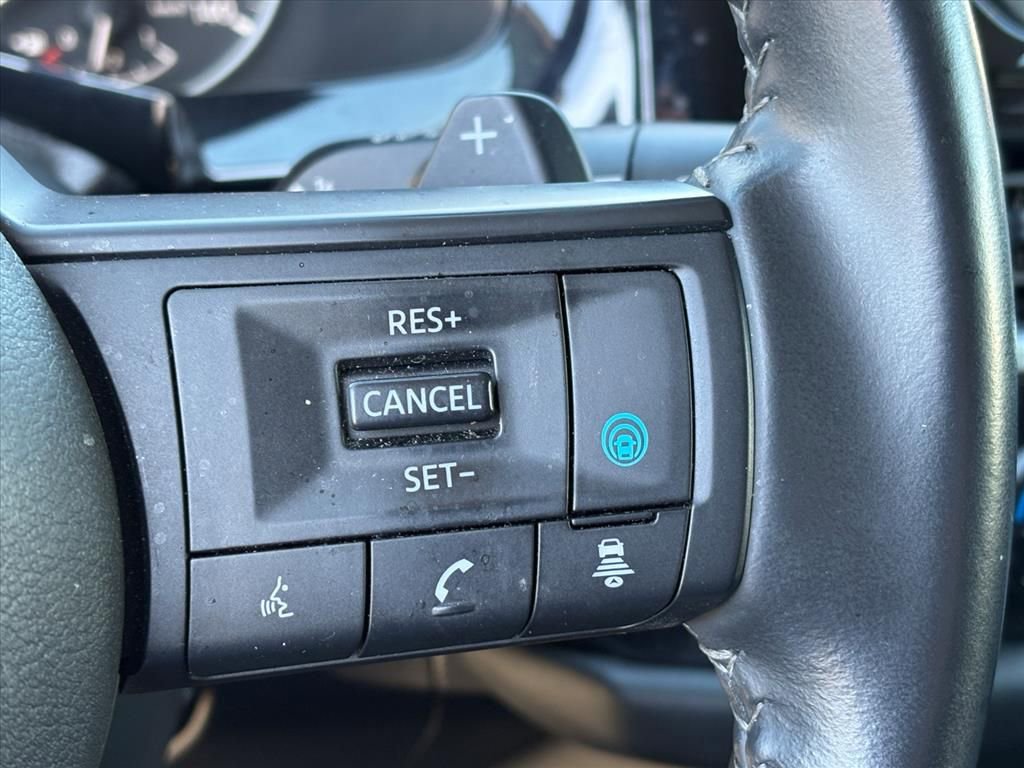 Used 2025 Nissan Pathfinder SV image 13