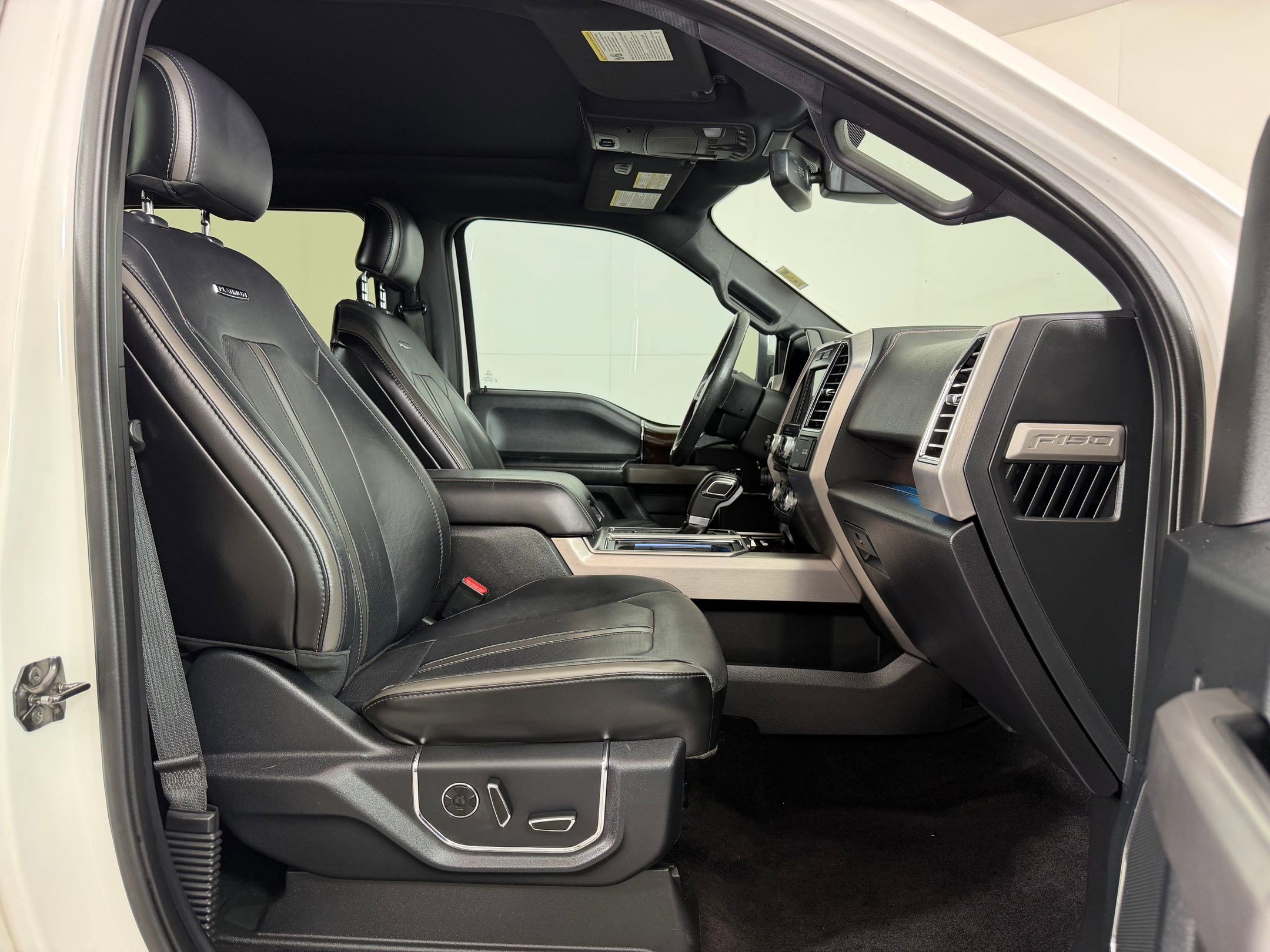 Used 2016 Ford F150 Platinum w/ Equipment Group 701A Luxury AWD/4WD image 25