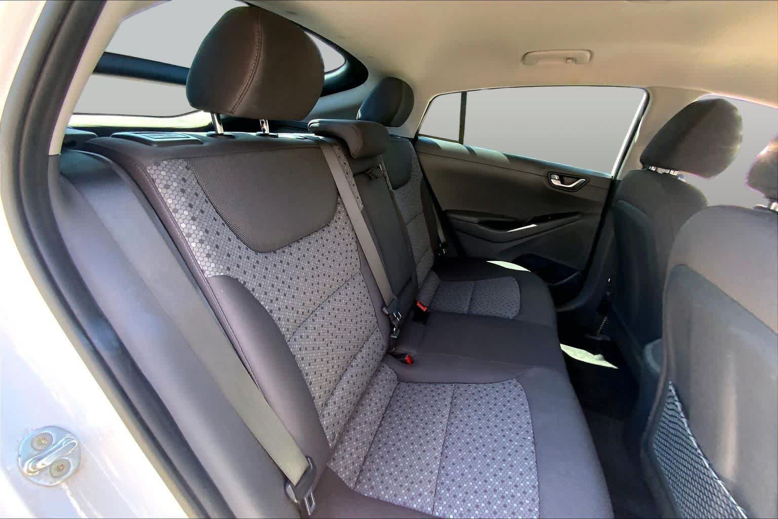 Used 2017 Hyundai Ioniq SEL FWD image 19