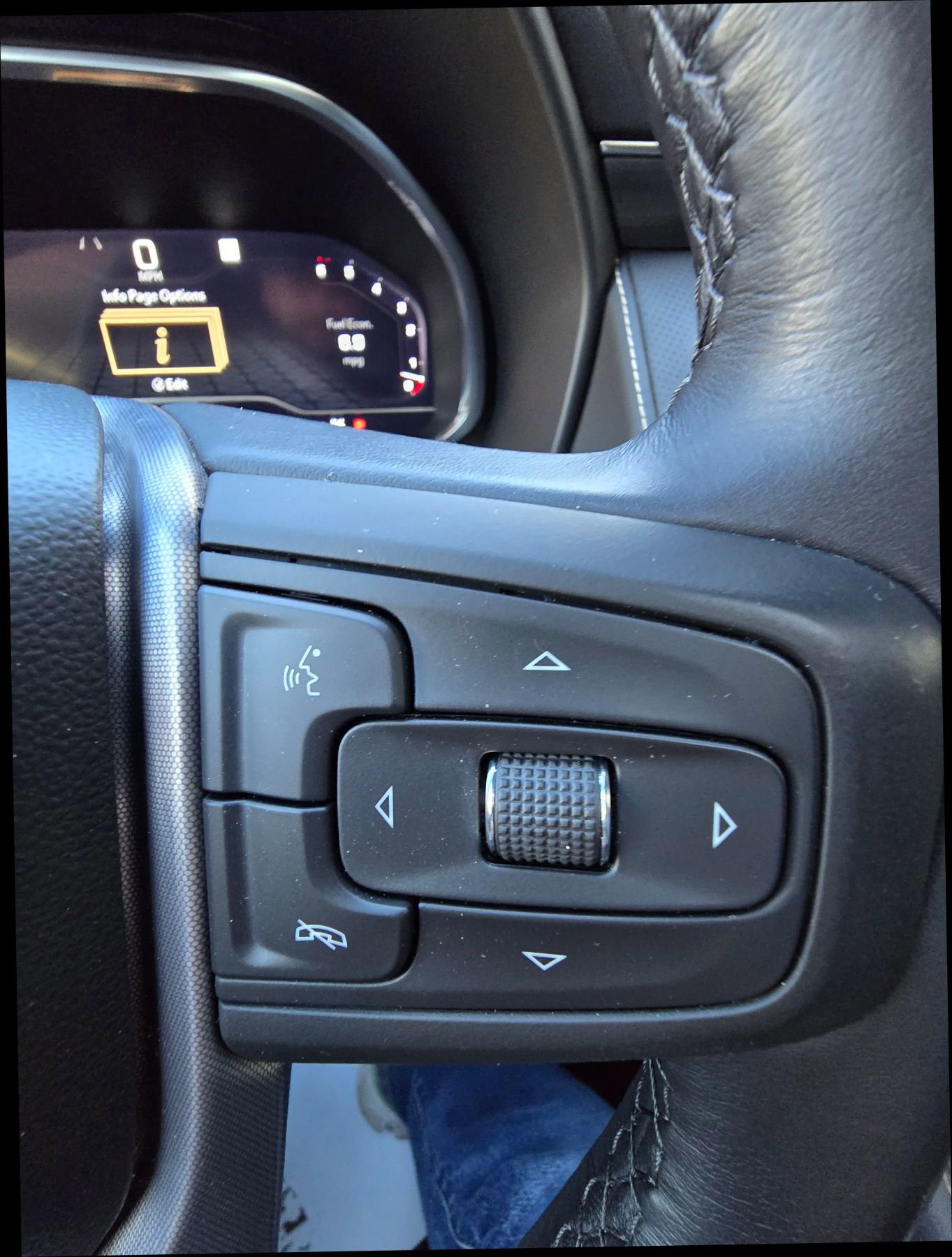 Used 2023 GMC Yukon XL SLT image 29