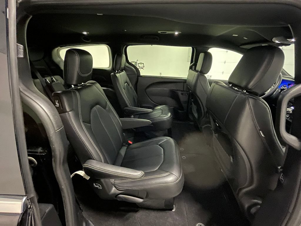 Used 2025 Chrysler Pacifica Select FWD image 26