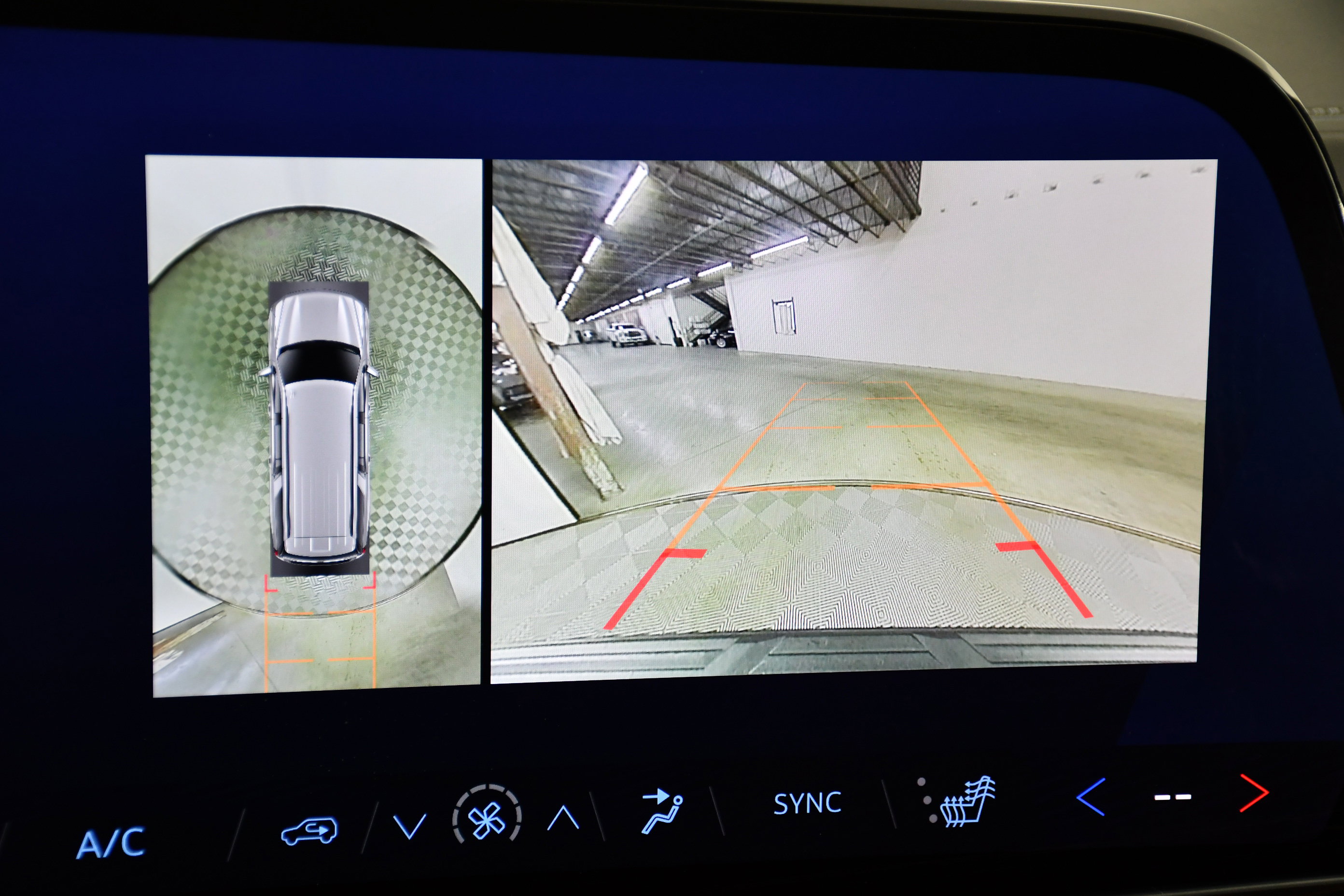 Used 2025 Chevrolet Suburban Z71 image 29