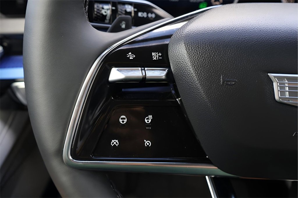 New 2025 Cadillac Optiq Luxury 2 image 22