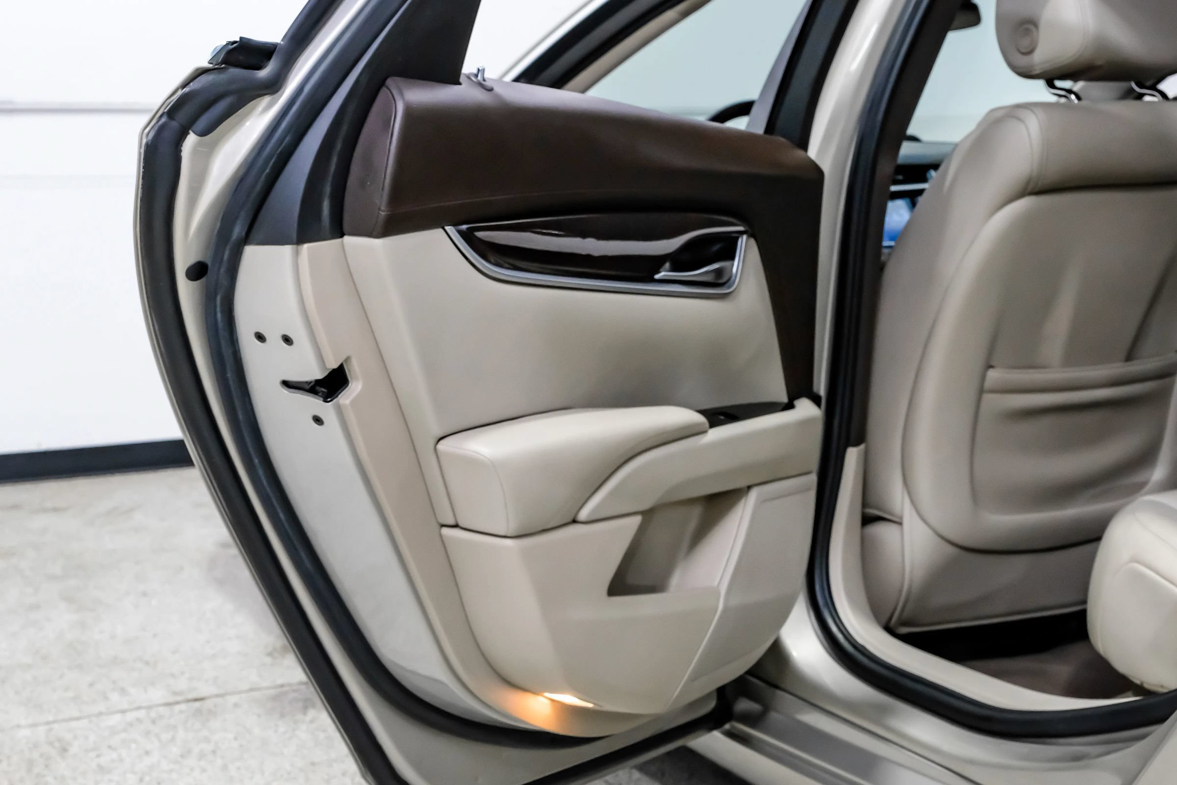 Used 2016 Cadillac XTS Luxury w/ Driver Awareness Package FWD image 49