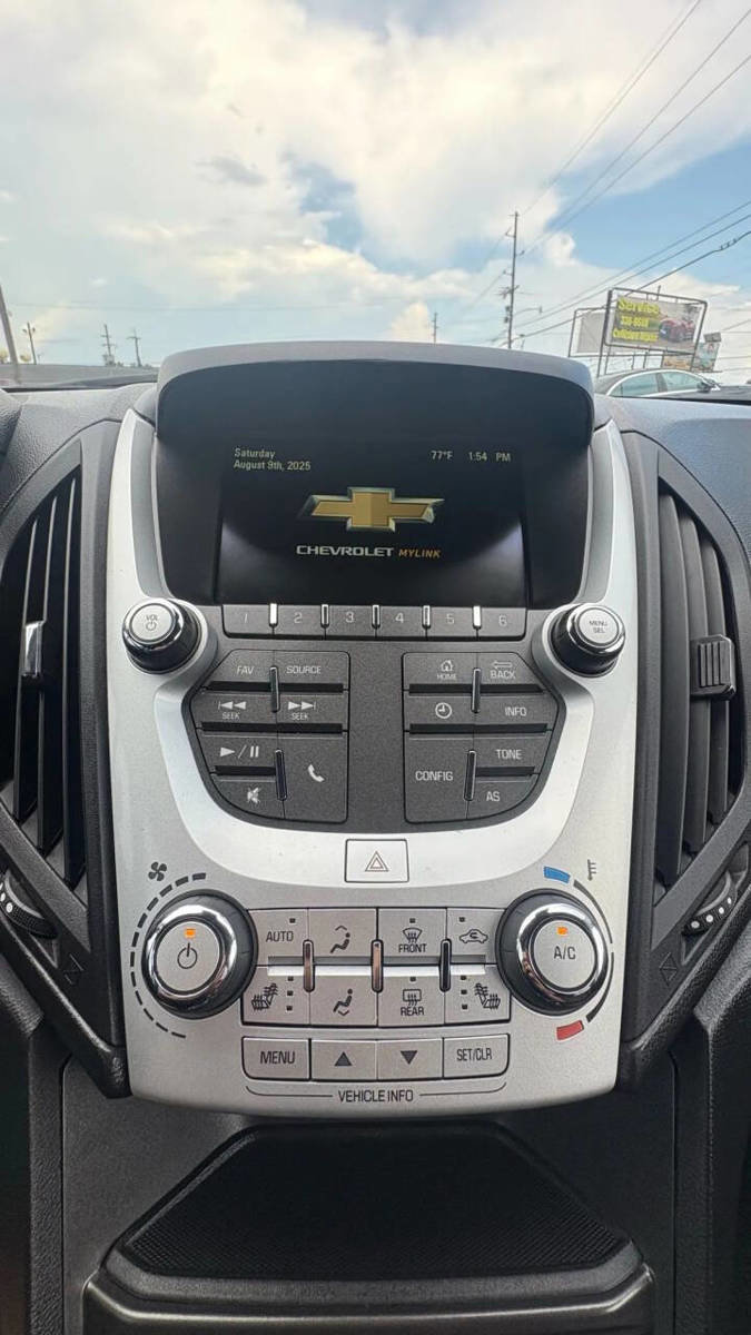 Used 2017 Chevrolet Equinox LT w/ Convenience Package image 14