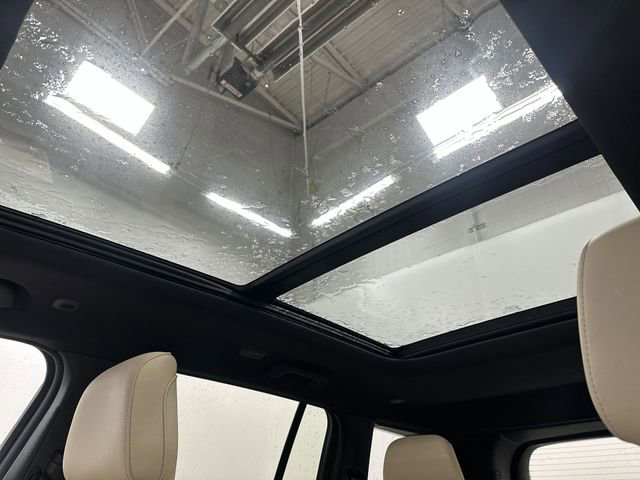 Used 2025 Jeep Grand Cherokee Limited w/ Black Appearance Package image 17