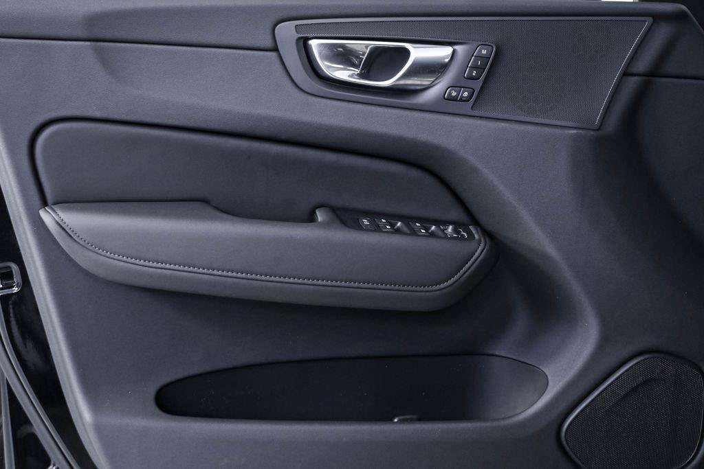 New 2026 Volvo XC60 T8 Plus w/ Protection Package Premier AWD/4WD image 6