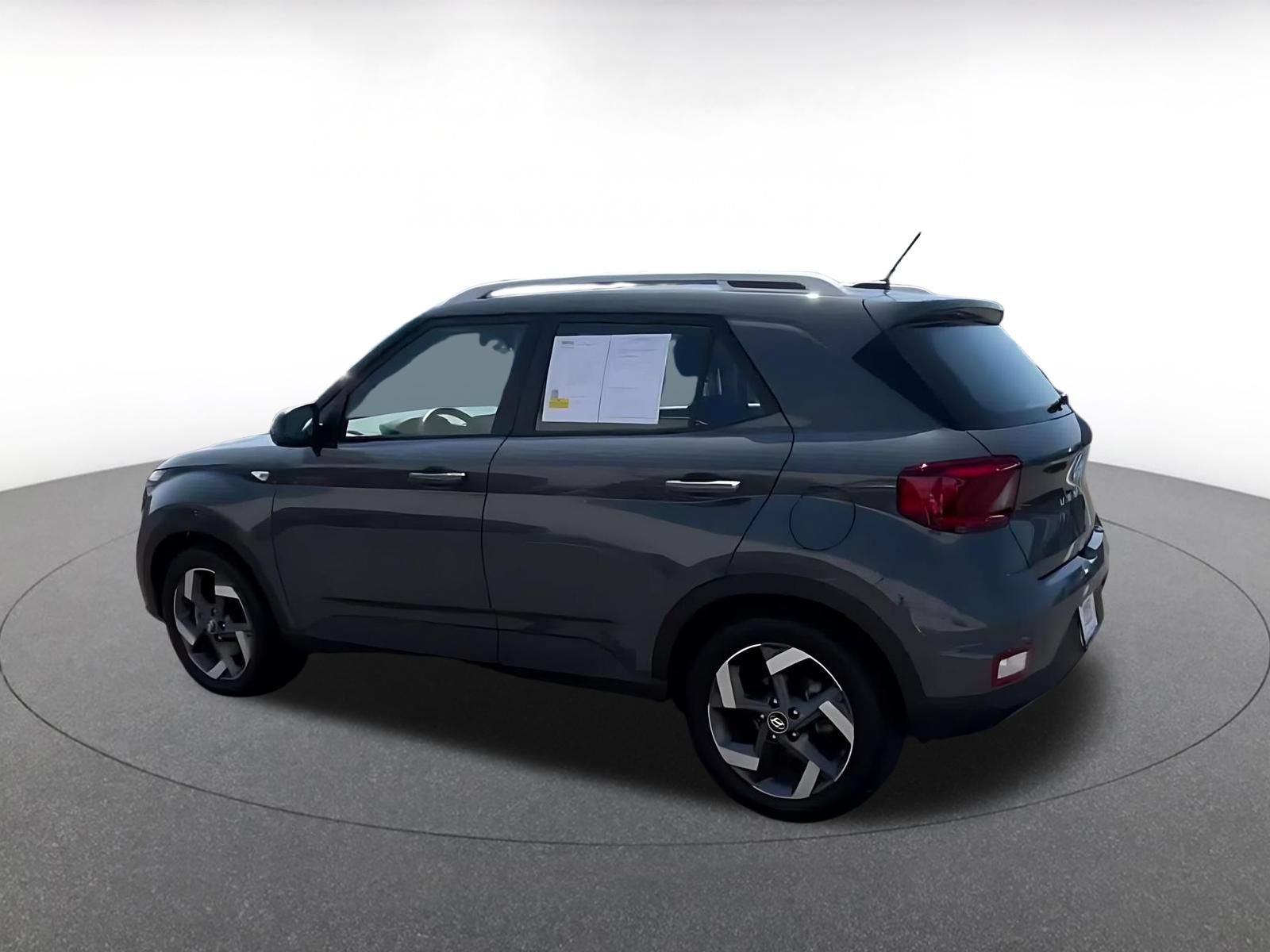 Used 2026 Hyundai Venue SEL FWD image 10