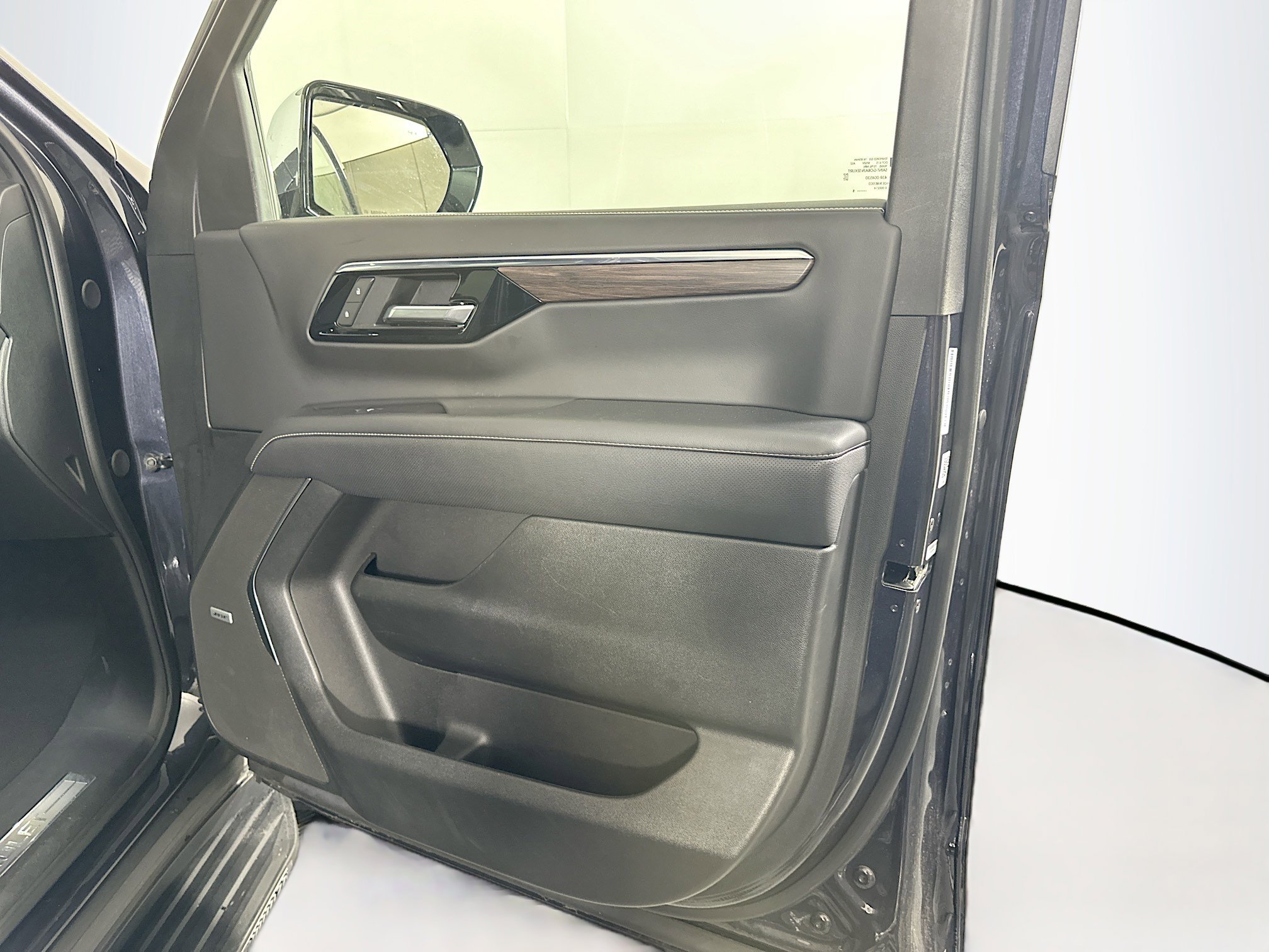 Used 2025 Chevrolet Tahoe Premier image 34