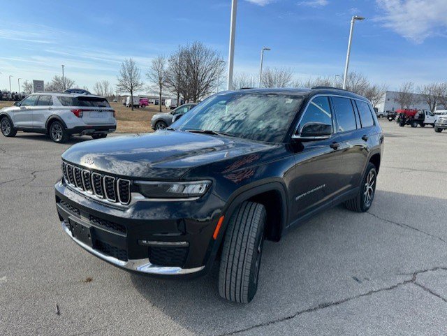 Used 2024 Jeep Grand Cherokee L Limited w/ Luxury Tech Group II image 3