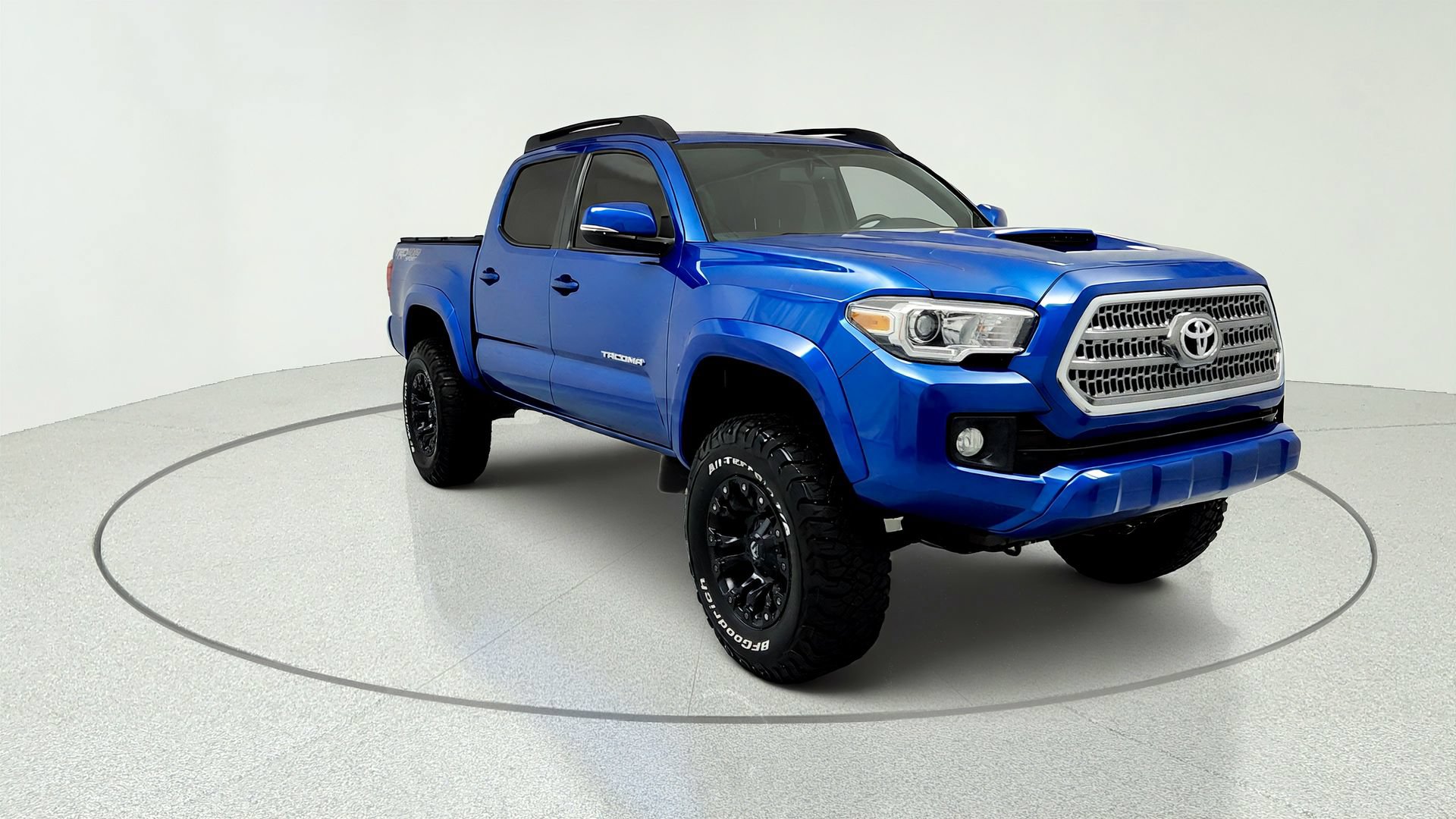 Used 2017 Toyota Tacoma TRD Sport AWD/4WD image 7