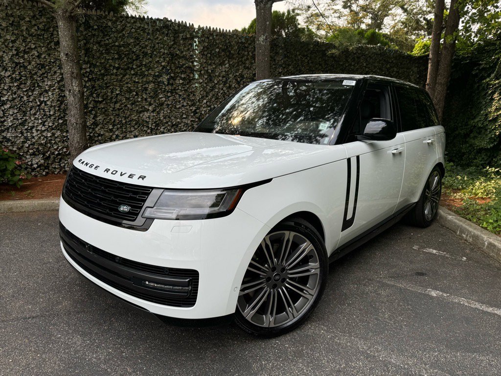 New 2025 Land Rover Range Rover SE image 1