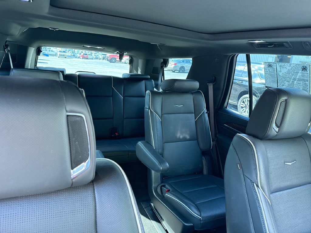 Used 2023 Cadillac Escalade Premium Luxury RWD image 34