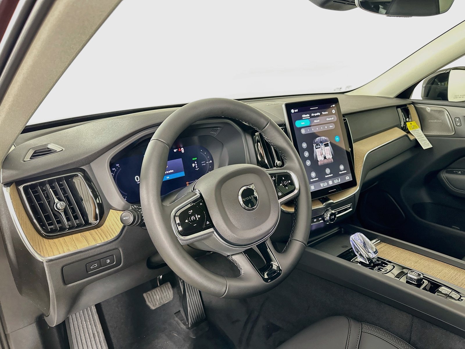 New 2026 Volvo XC60 T8 Plus w/ Protection Package Premier AWD/4WD image 31