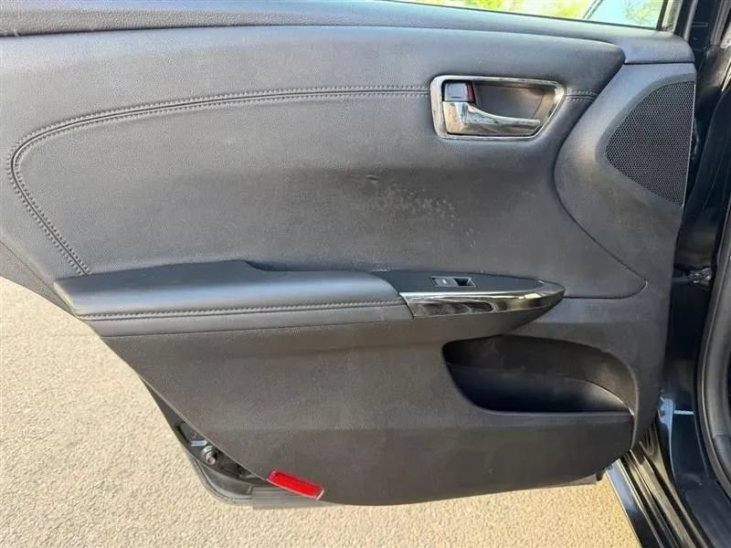 Used 2013 Toyota Avalon XLE Touring FWD image 40