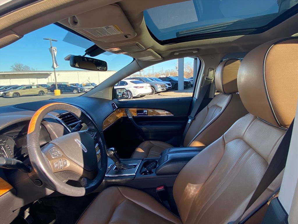 Used 2012 Lincoln MKX FWD image 4