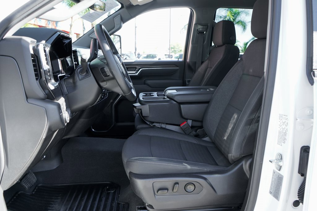 Used 2025 Chevrolet Silverado 3500 LT w/ Convenience Package image 16