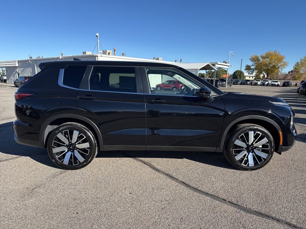 New 2025 Mitsubishi Outlander SE image 8