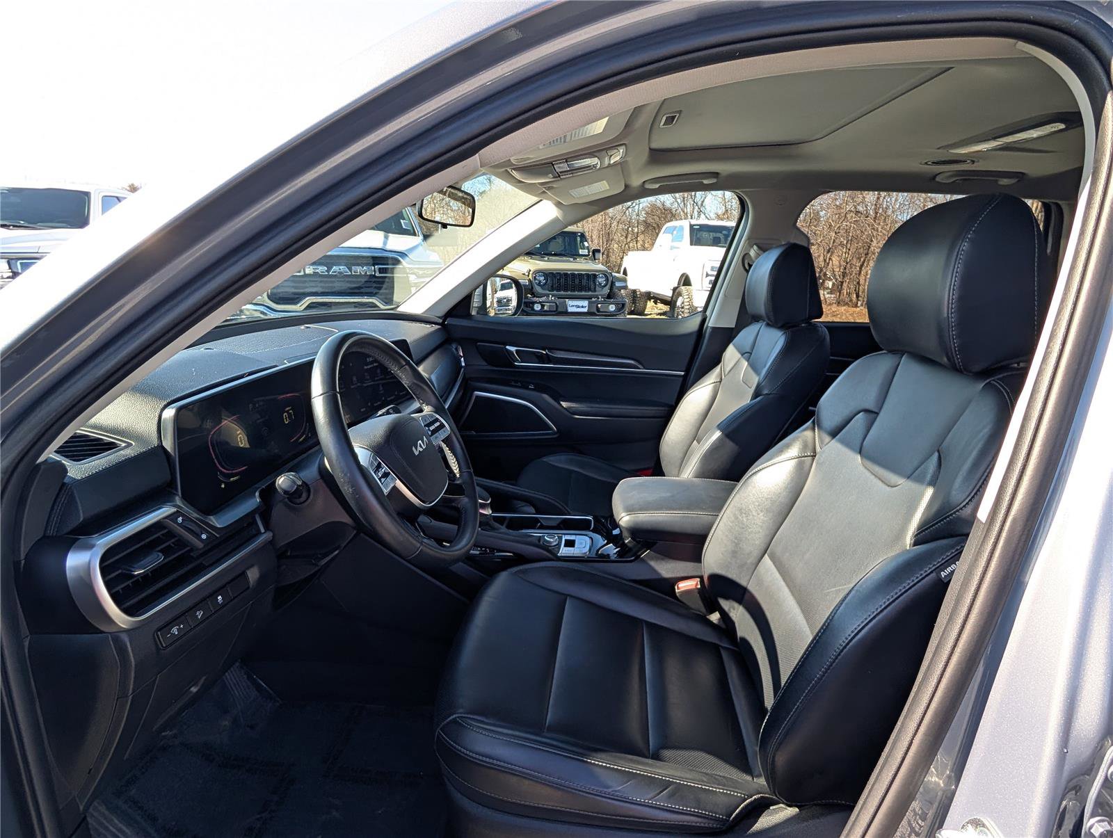 Used 2024 Kia Telluride S w/ S Sunroof Package image 15