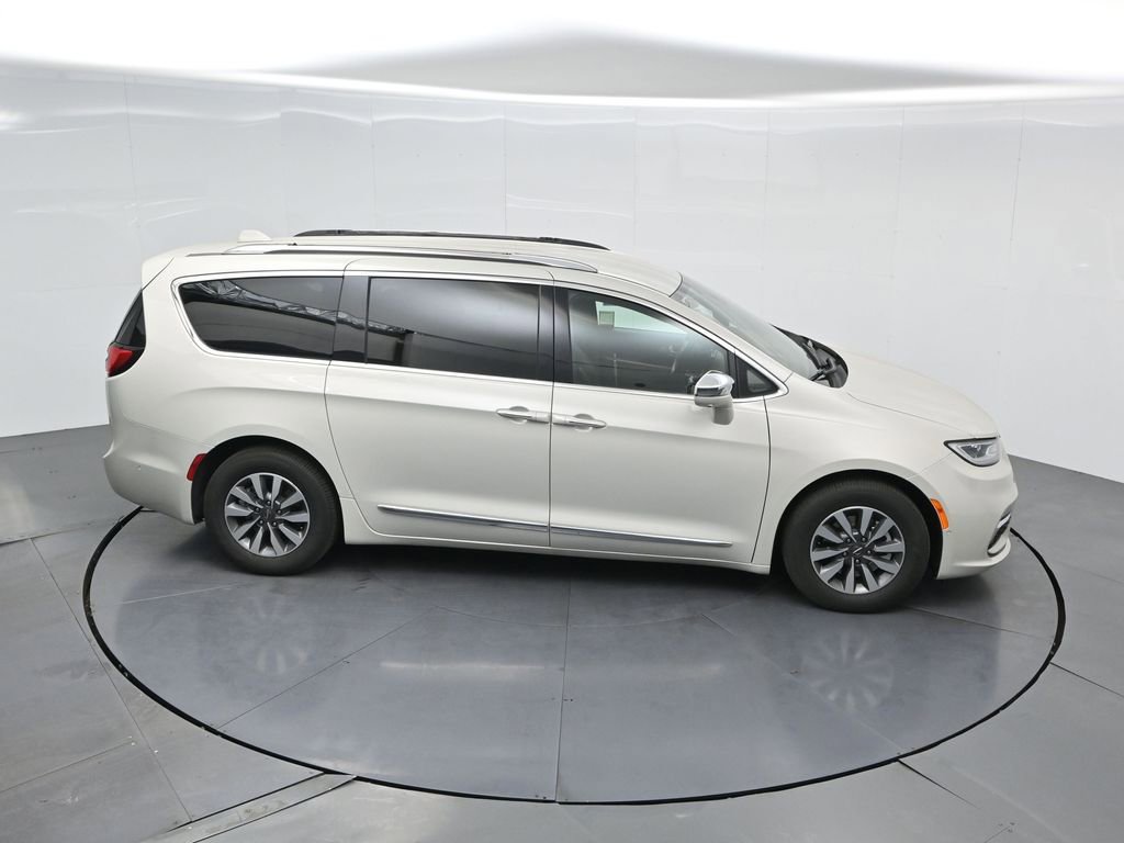 Used 2021 Chrysler Pacifica Limited w/ Premium & Safety Sphere Group image 54