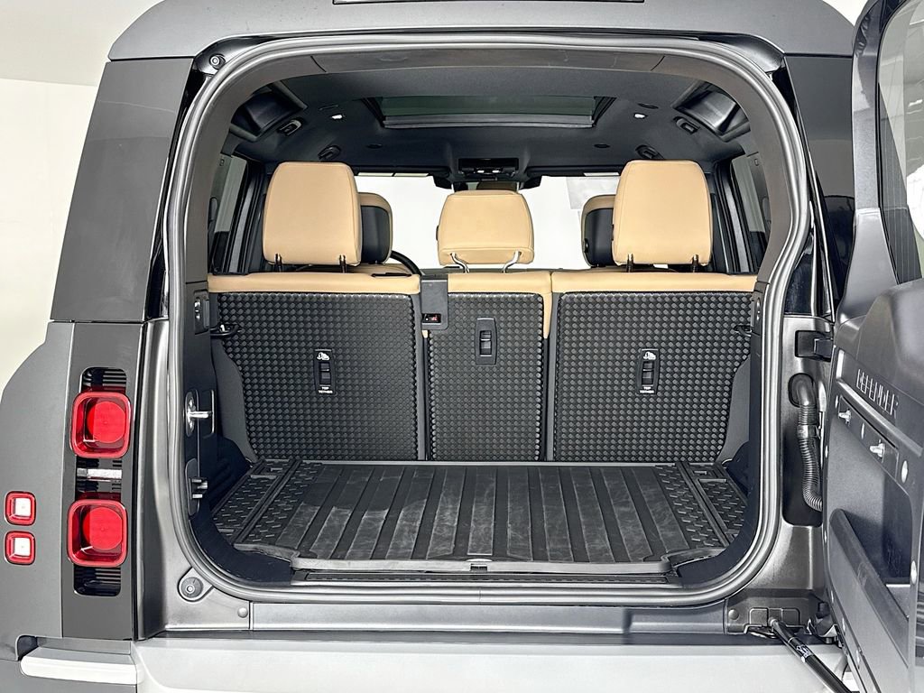 Used 2025 Land Rover Defender 110 S image 25