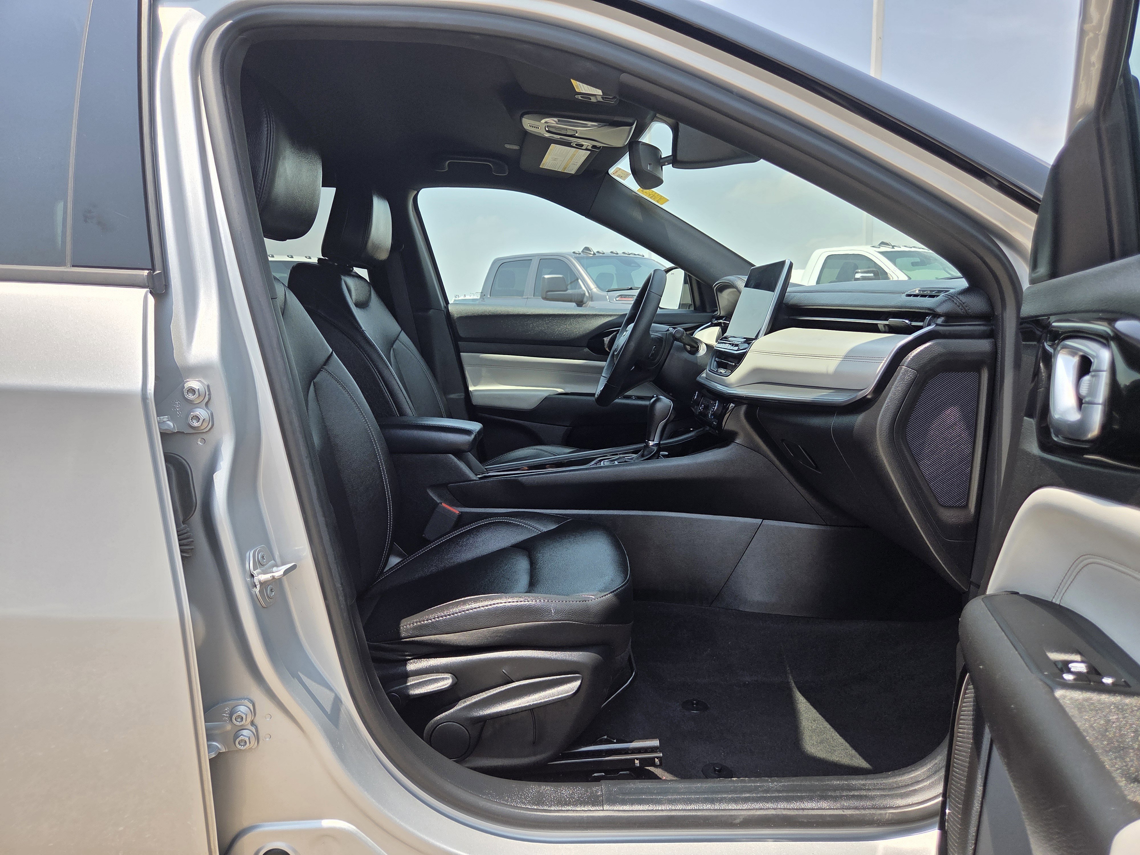 Used 2025 Jeep Compass Limited AWD/4WD image 19