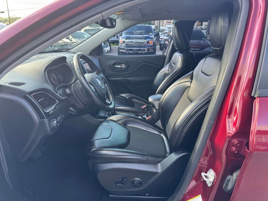 Used 2019 Jeep Cherokee Latitude Plus FWD image 12
