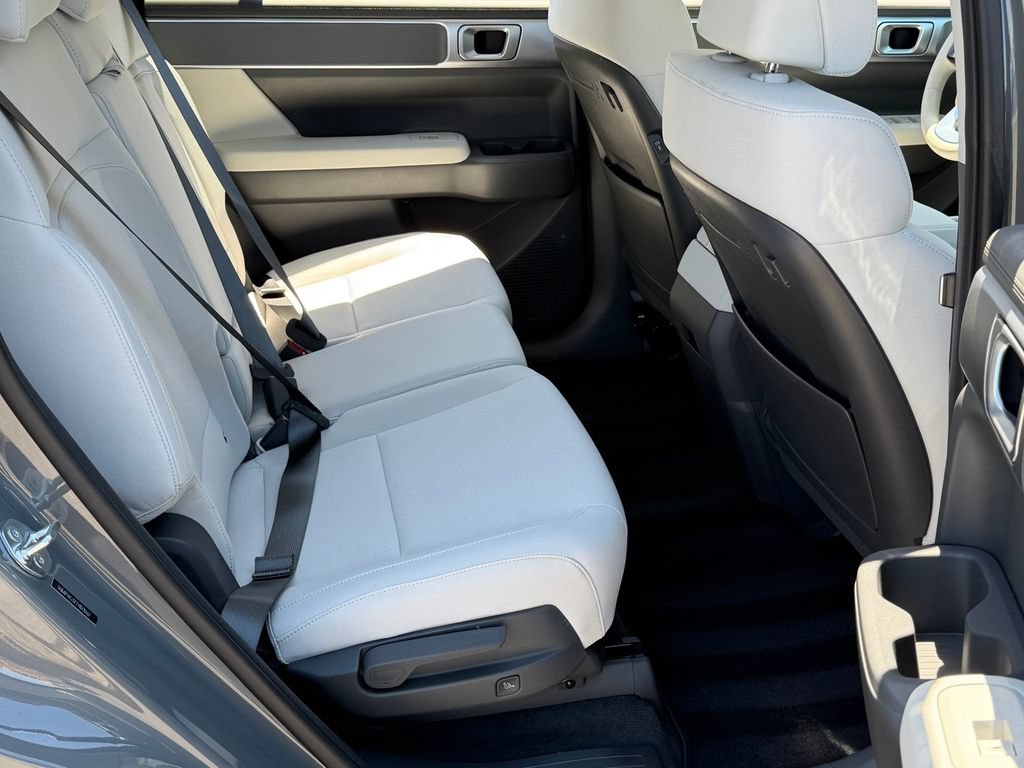 Used 2026 Hyundai Santa Fe SE FWD image 23