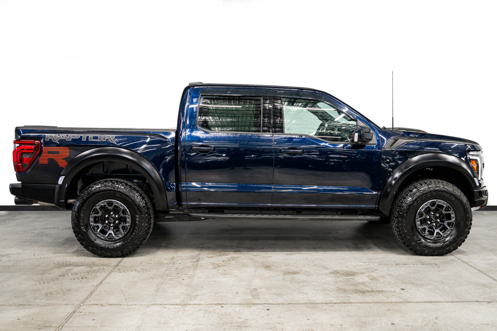 Used 2025 Ford F150 Raptor w/ Equipment Group 803A Raptor R AWD/4WD image 52