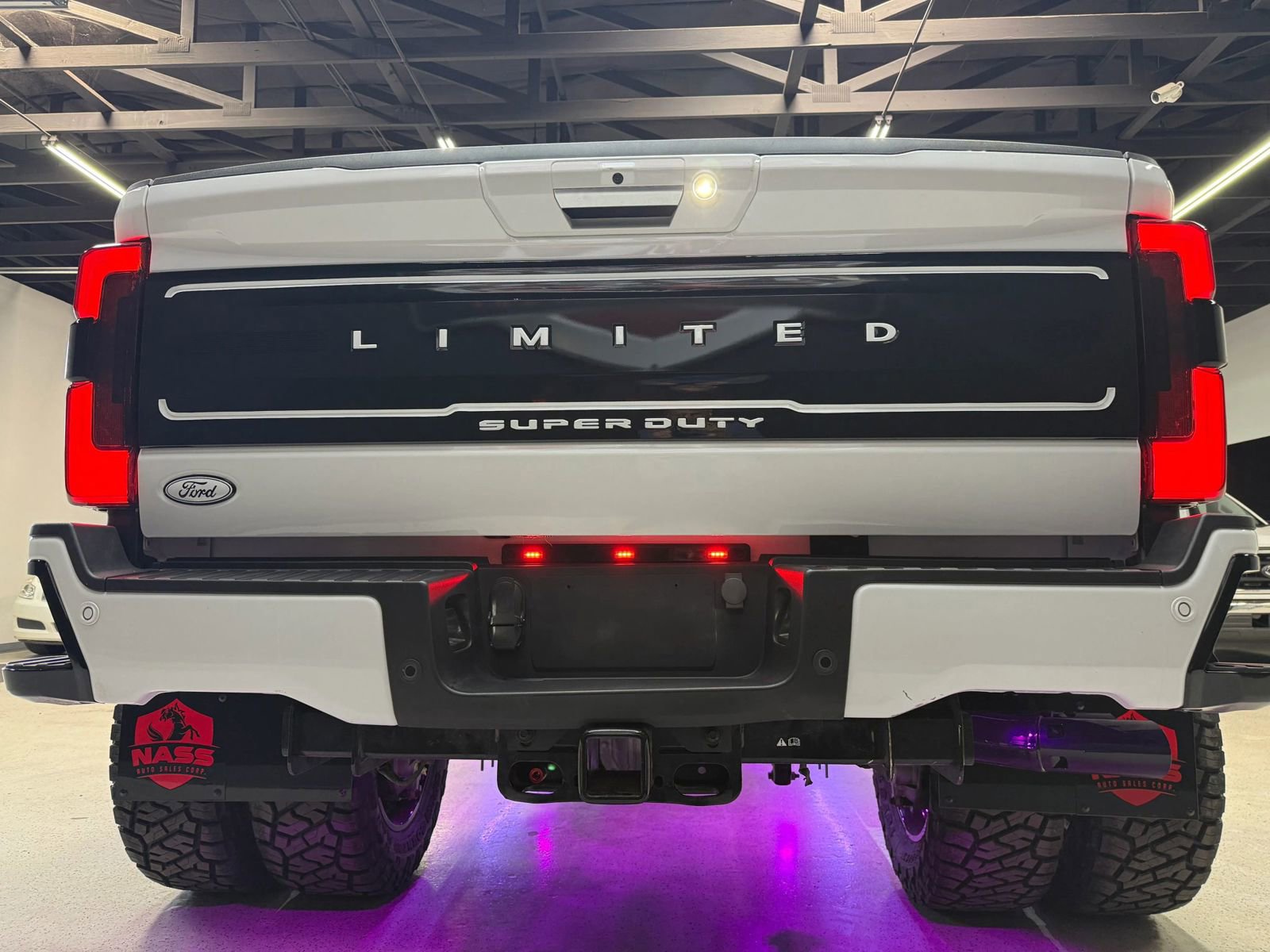 Used 2024 Ford F450 Limited w/ FX4 Off-Road Package image 30