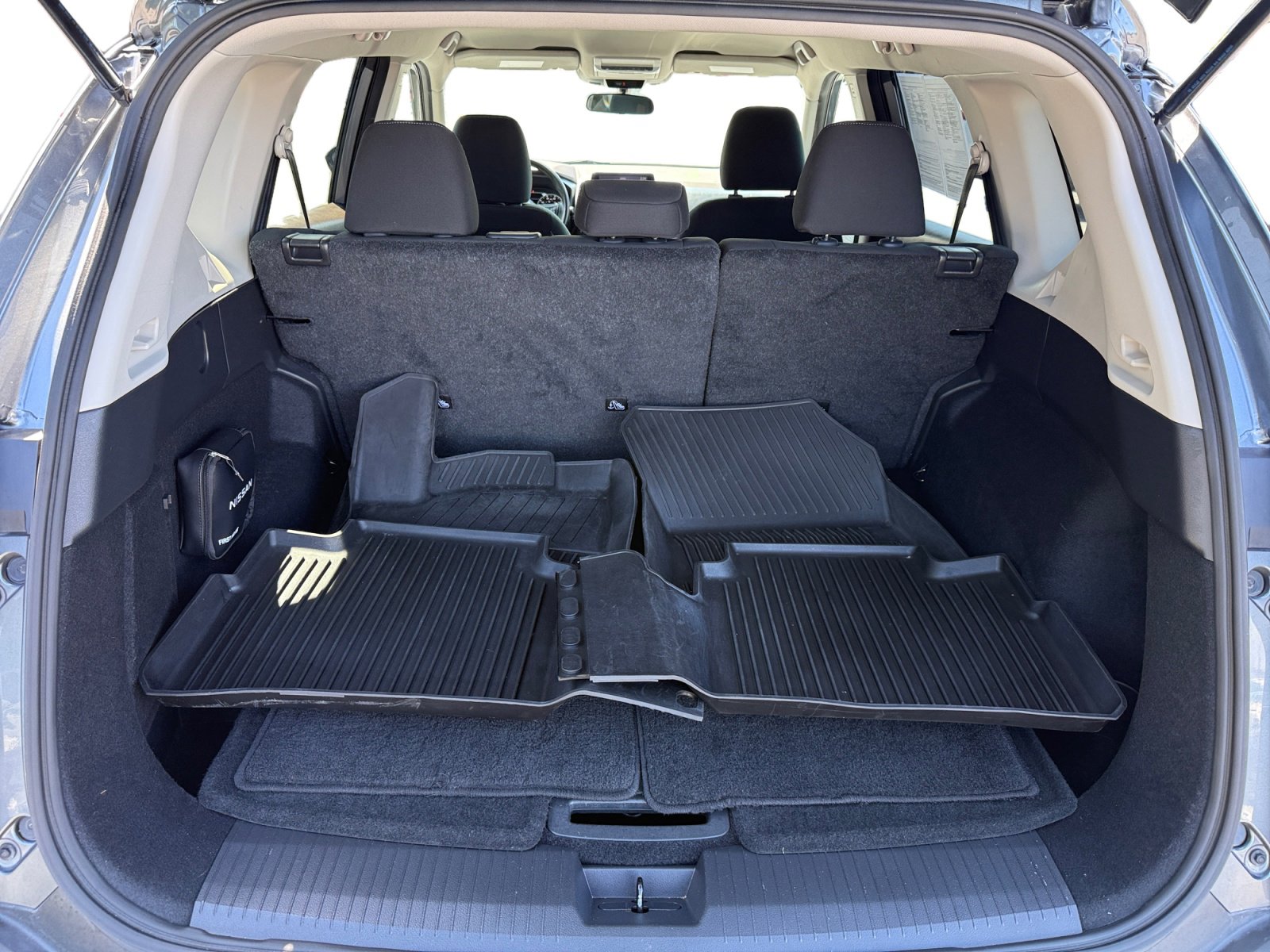 Used 2023 Nissan Rogue S image 17